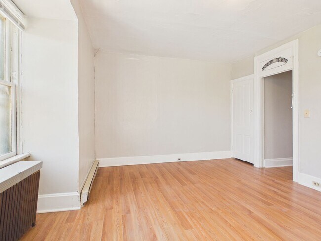 Building Photo - 1528 Green St