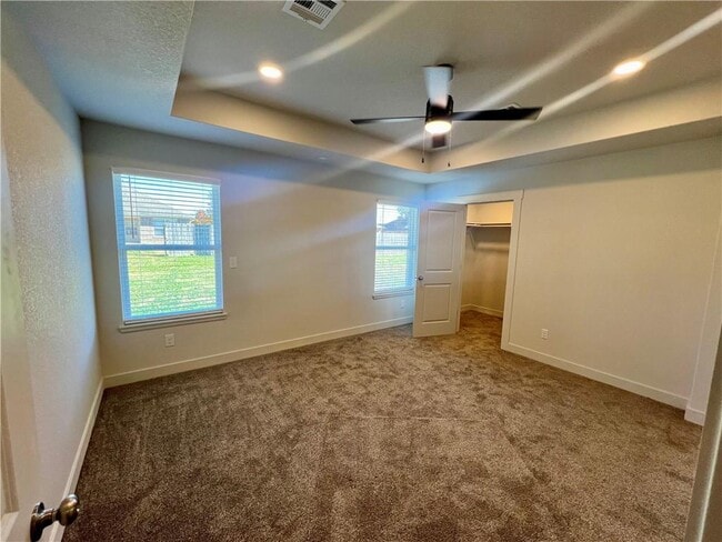 Building Photo - 662 White Oak St