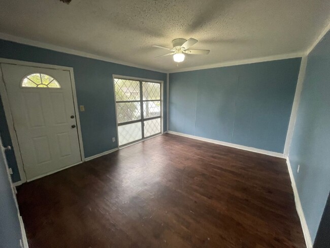 Building Photo - Remodeled Sunset Acres 3 Bedroom