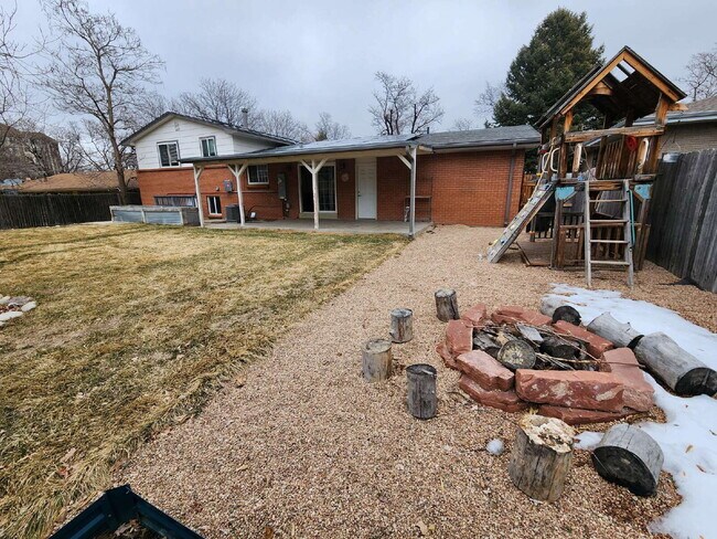 Building Photo - Spacious 5 Bed Home with Finished Basement, Multiple Living Areas & Private Backyard