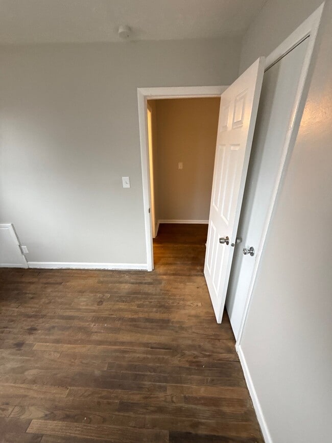 Building Photo - 5331 Oliver Ave