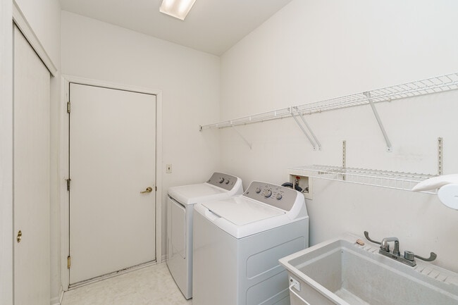 Building Photo - 12960 Big Horn Dr