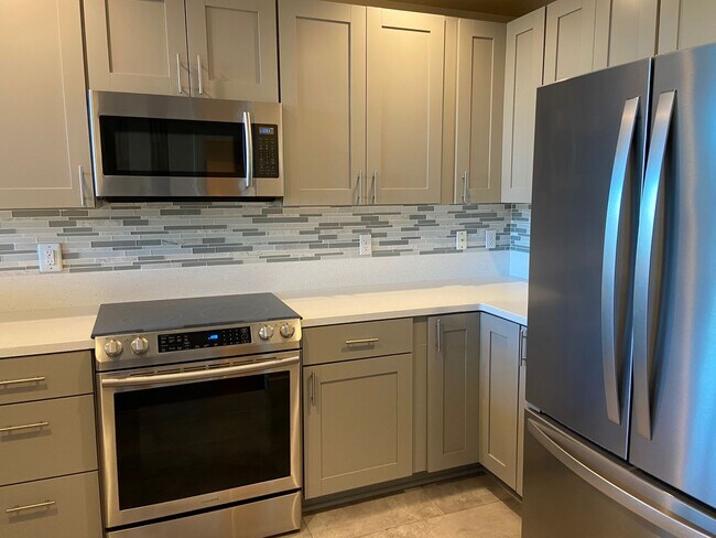 Building Photo - Beautiful Columbia Shores Condo Near Downtown Vancouver on the Columbia River