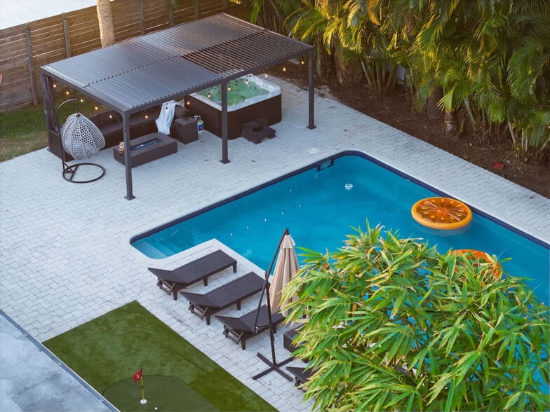 Building Photo - 2423 NE 202nd St