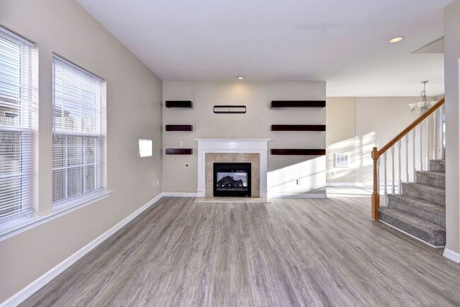 Building Photo - Updated Kiln Creek Home