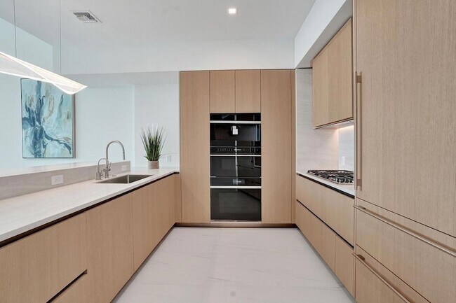 Building Photo - 900 N Ocean Blvd