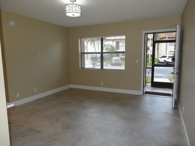 Building Photo - 7091 Golf Colony Ct