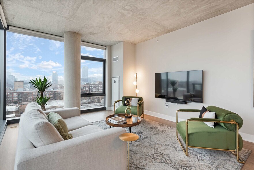 Building Photo - 1044 W Van Buren St