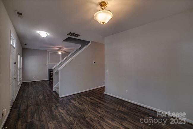 Building Photo - 6434 Gatesville Ln