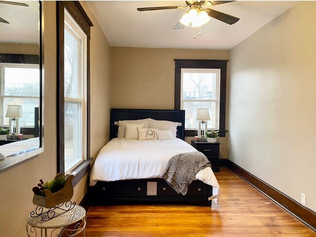 Building Photo - Stylish 2 Bedroom, 1.5 Bath Home with Vintage Charm + Modern Upgrades