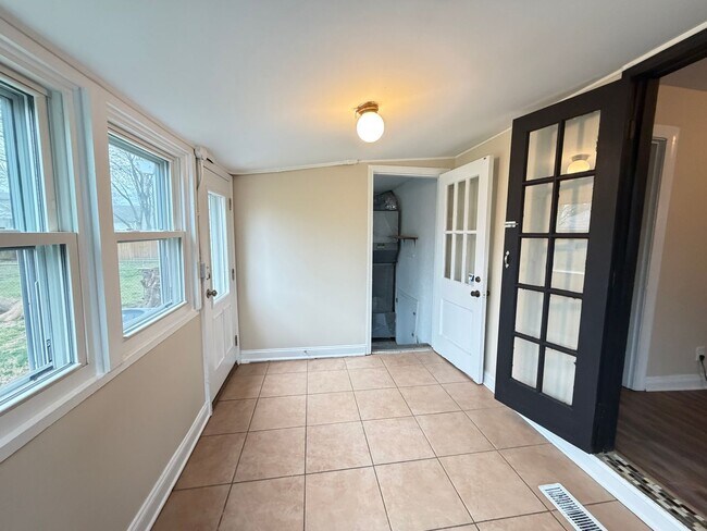 Building Photo - 825 Parkway Dr