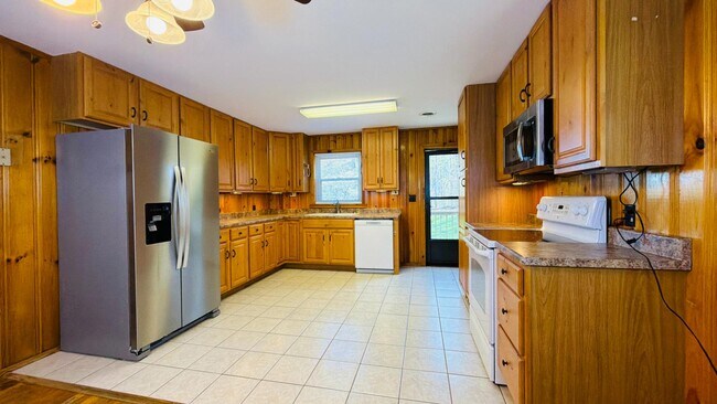 Building Photo - 494 Old Jonesboro Rd