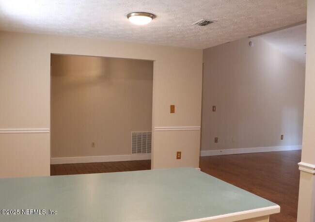 Building Photo - 4347 Clove St