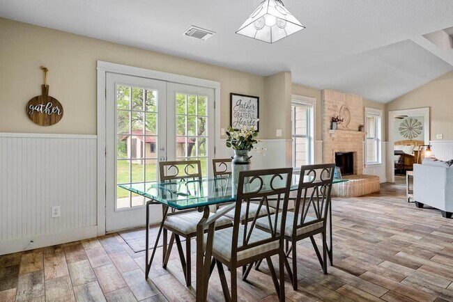 Building Photo - 801 John Knox Rd