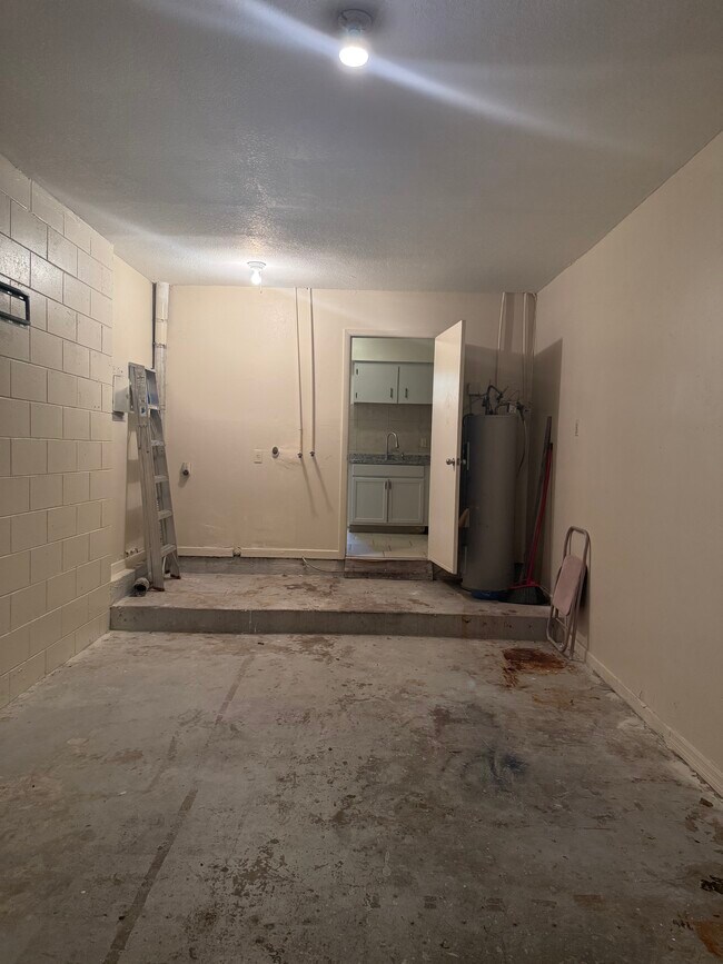 Building Photo - 810 N Hudson St