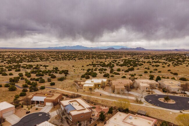 Building Photo - 7 E Saddleback Mesa