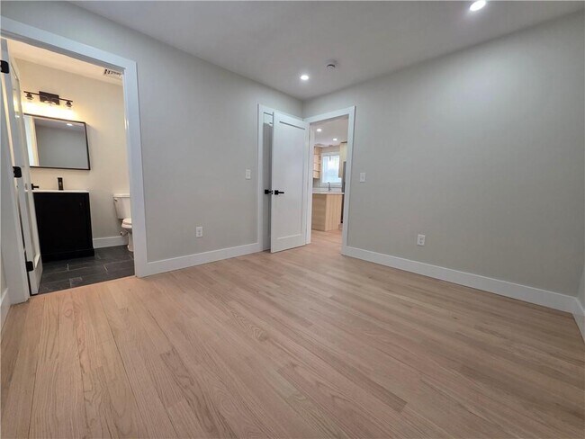 Building Photo - 29 Dunford St