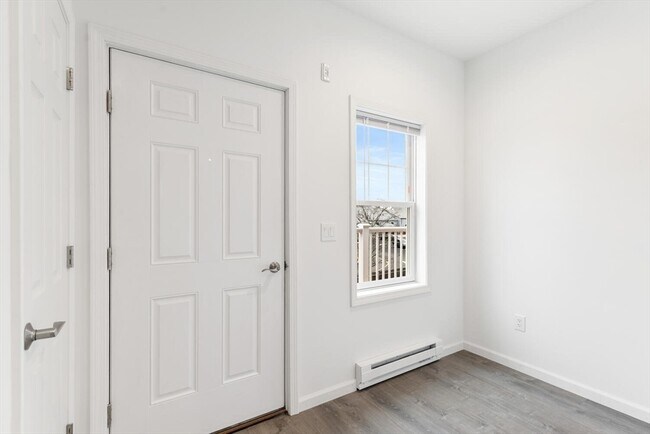 Building Photo - 50 R Maplewood Ave