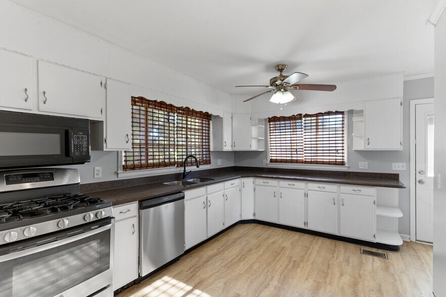 Building Photo - 603 Bitsy Ln