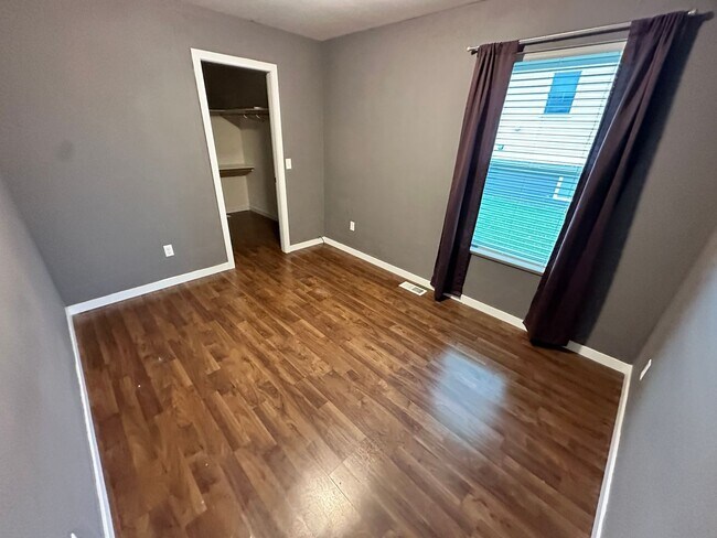 Building Photo - Cute 3 bed 2 bath House Available Now!