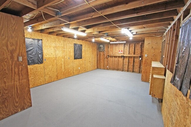 Building Photo - 401 Windridge Dr