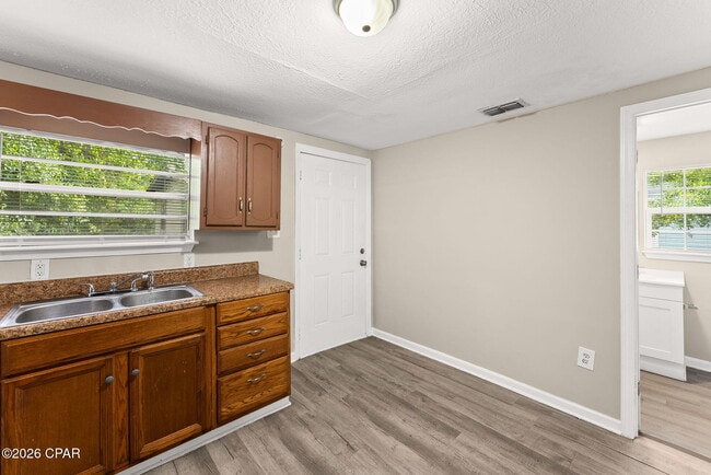 Building Photo - 119 College Ave