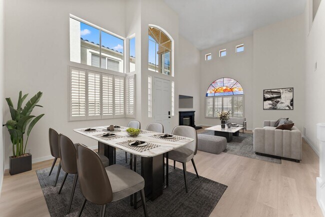 Building Photo - 4 Bed/2.5 Bath Vista Residence Beautifully Upgraded and Ready for Move In!