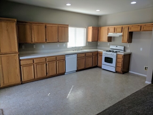 Building Photo - Single Story 3 Bedroom/2 Bath in Murrieta with Large Yard!