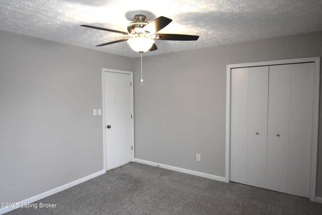 Building Photo - 4313 Hickoryview Dr