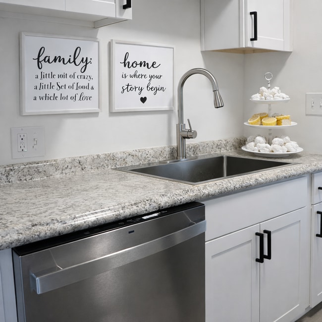 Building Photo - Newly Renovated 1 Bed, 1 Bath