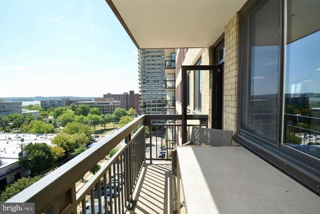 Building Photo - 801 N Pitt St