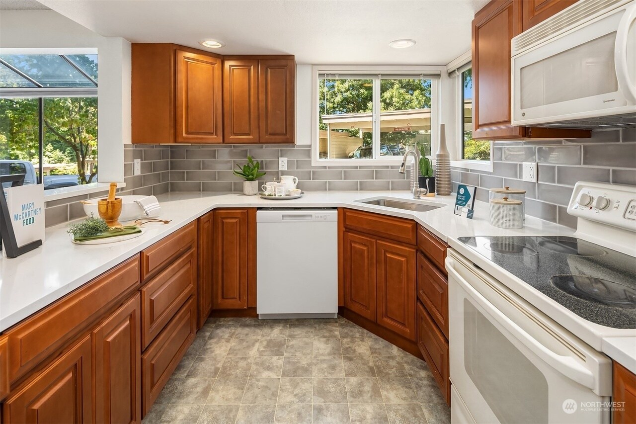 Building Photo - 15175 Sunwood Blvd