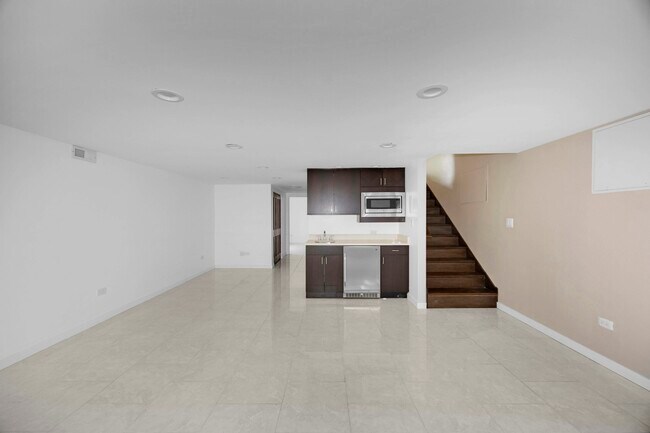 Building Photo - 9059 Oneill Dr