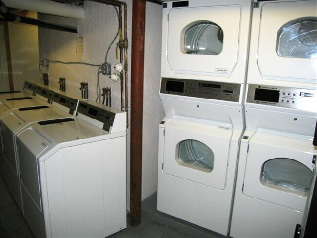 Building Photo - 120 College Ave