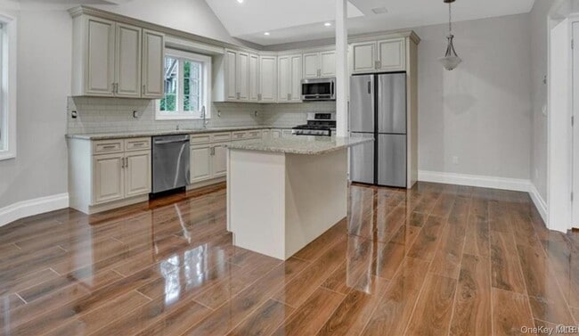 Building Photo - 9 Linda Ln