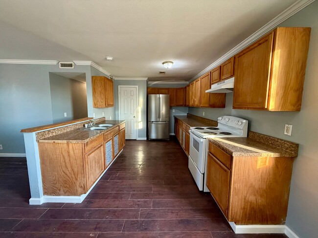 Building Photo - 3 Bedroom/1 Bathroom Home in Paragould AR - $1,000 MOVES YOU IN!