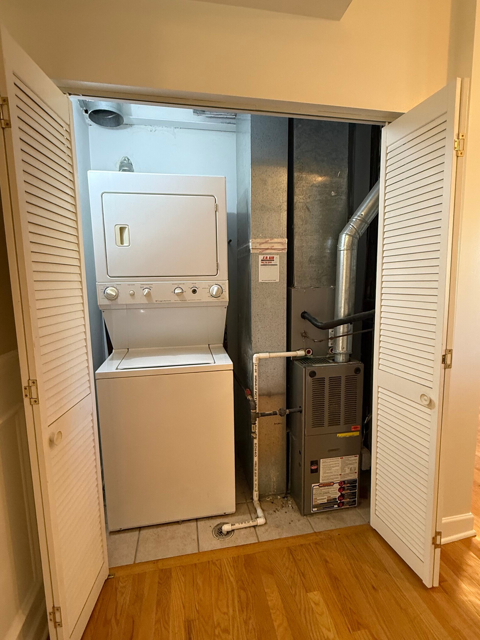 Building Photo - 6204 N Claremont Ave