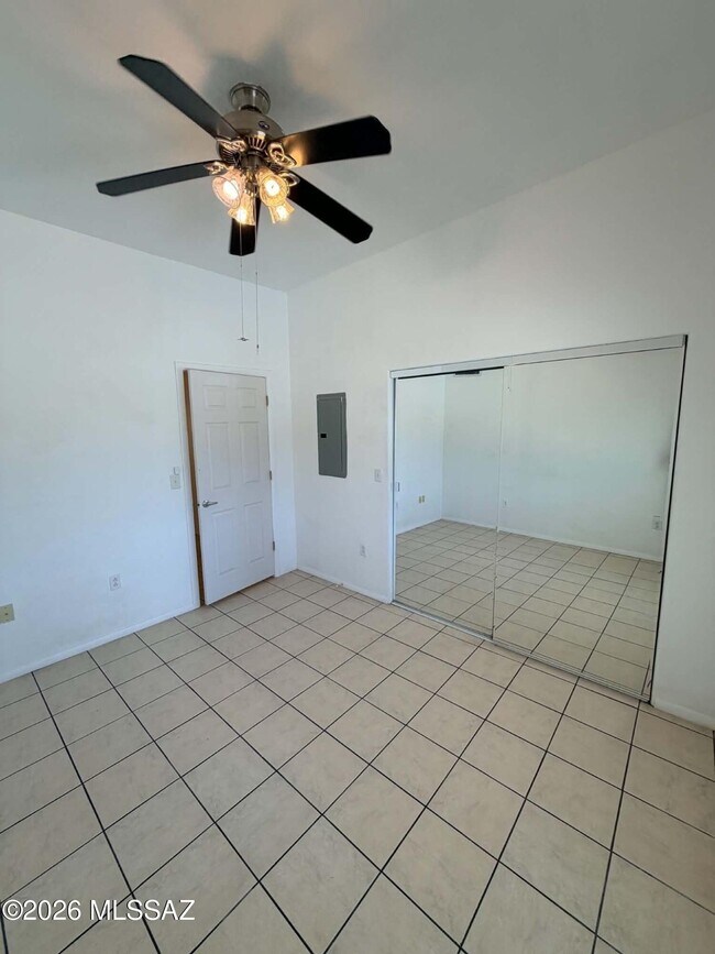 Building Photo - 934 N Campbell Ave