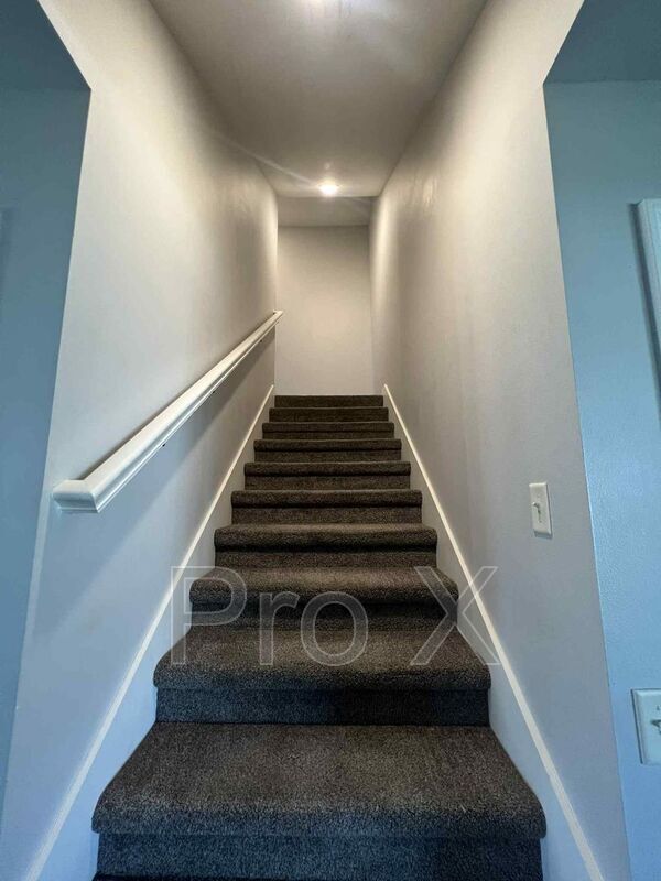 Building Photo - 611 Easton Dr