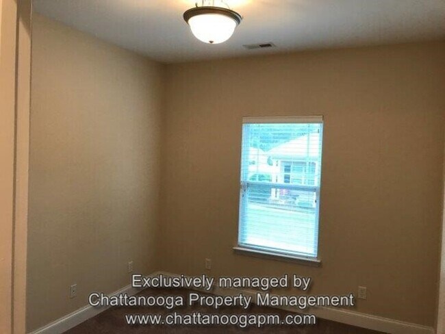 Building Photo - 525 Callaway Ct