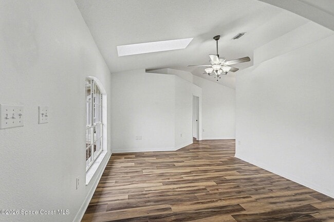 Building Photo - 998 Haas Ave NE