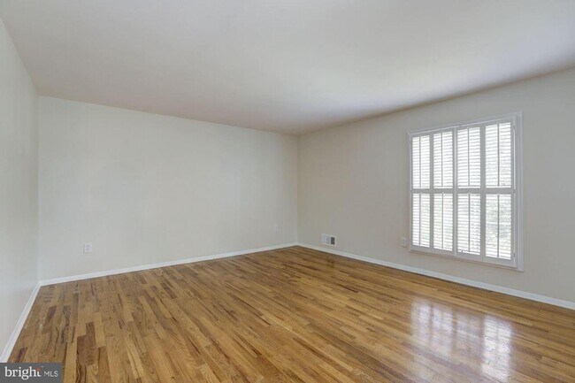 Building Photo - 8804 Falls Chapel Way