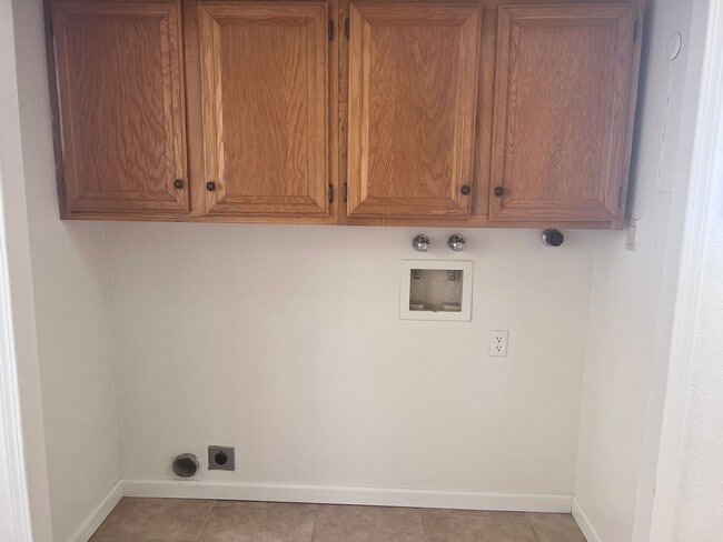 Building Photo - 2 Bedroom w/ fireplace, gated entrance for privacy and 2 CG