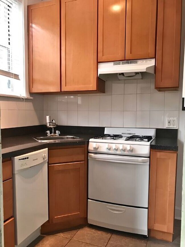 Building Photo - 5648 N. Ridge Unit 2W
