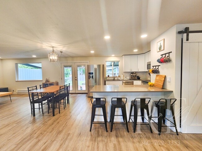 Building Photo - Rambler with Fantastic Covered Deck & Community Pool