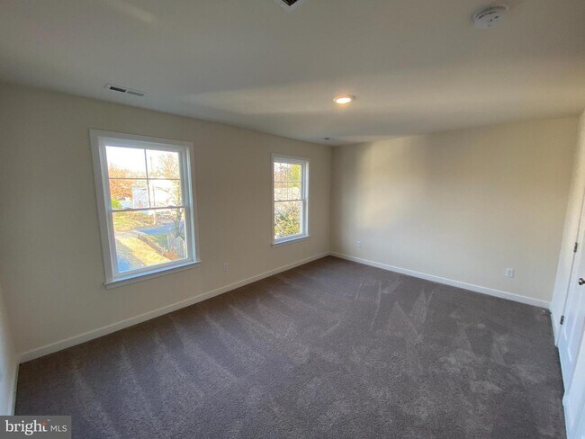 Building Photo - 316 3rd St