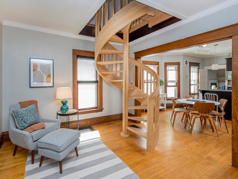 Building Photo - 961 18th Ave SE