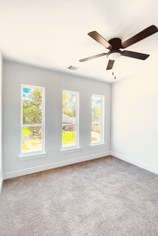 Building Photo - 8131 St Louis St