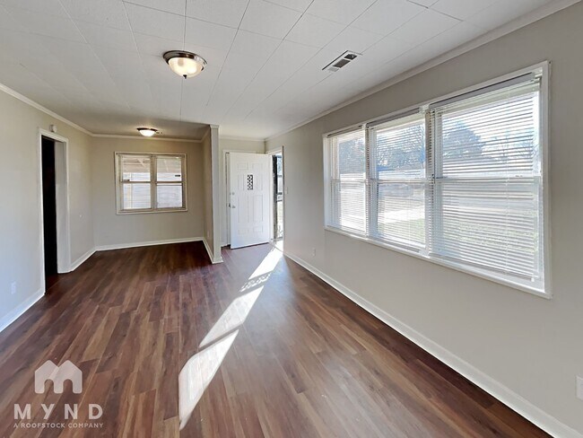 Building Photo - 1825 Collier Dr