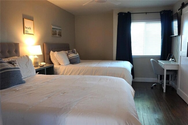 Building Photo - 534 Pinellas Bayway S